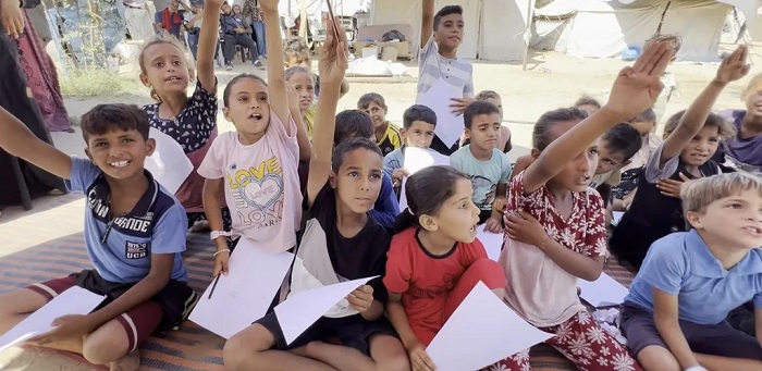Schulunterstützung für vertriebene Kinder in Gaza